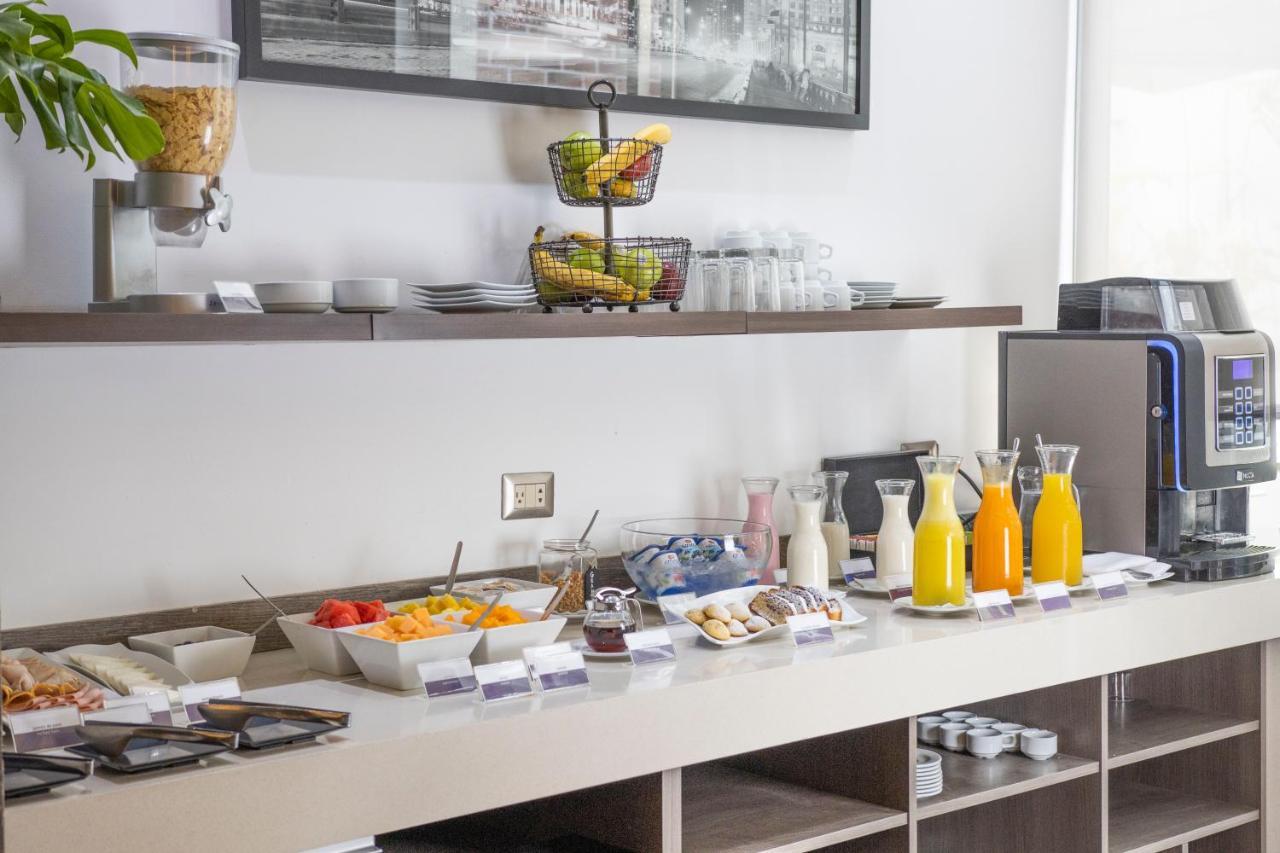Aku Hotel 4*